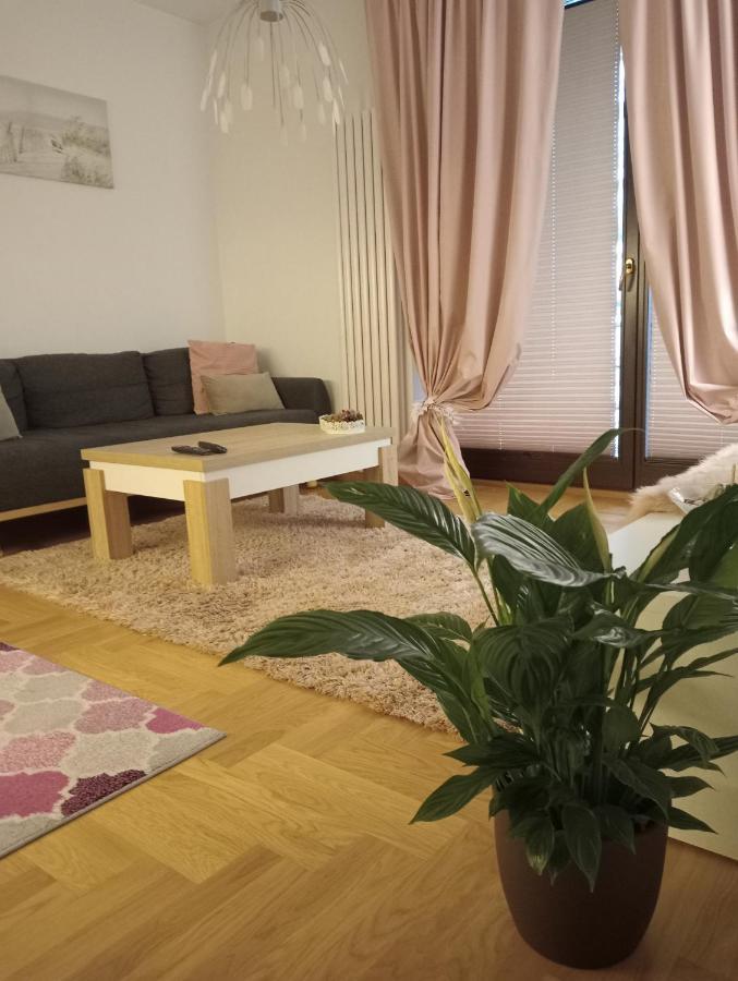 Suzanna Arkadia Apartment Warsaw